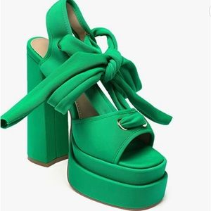 Women’s size 9. Green platform sandals